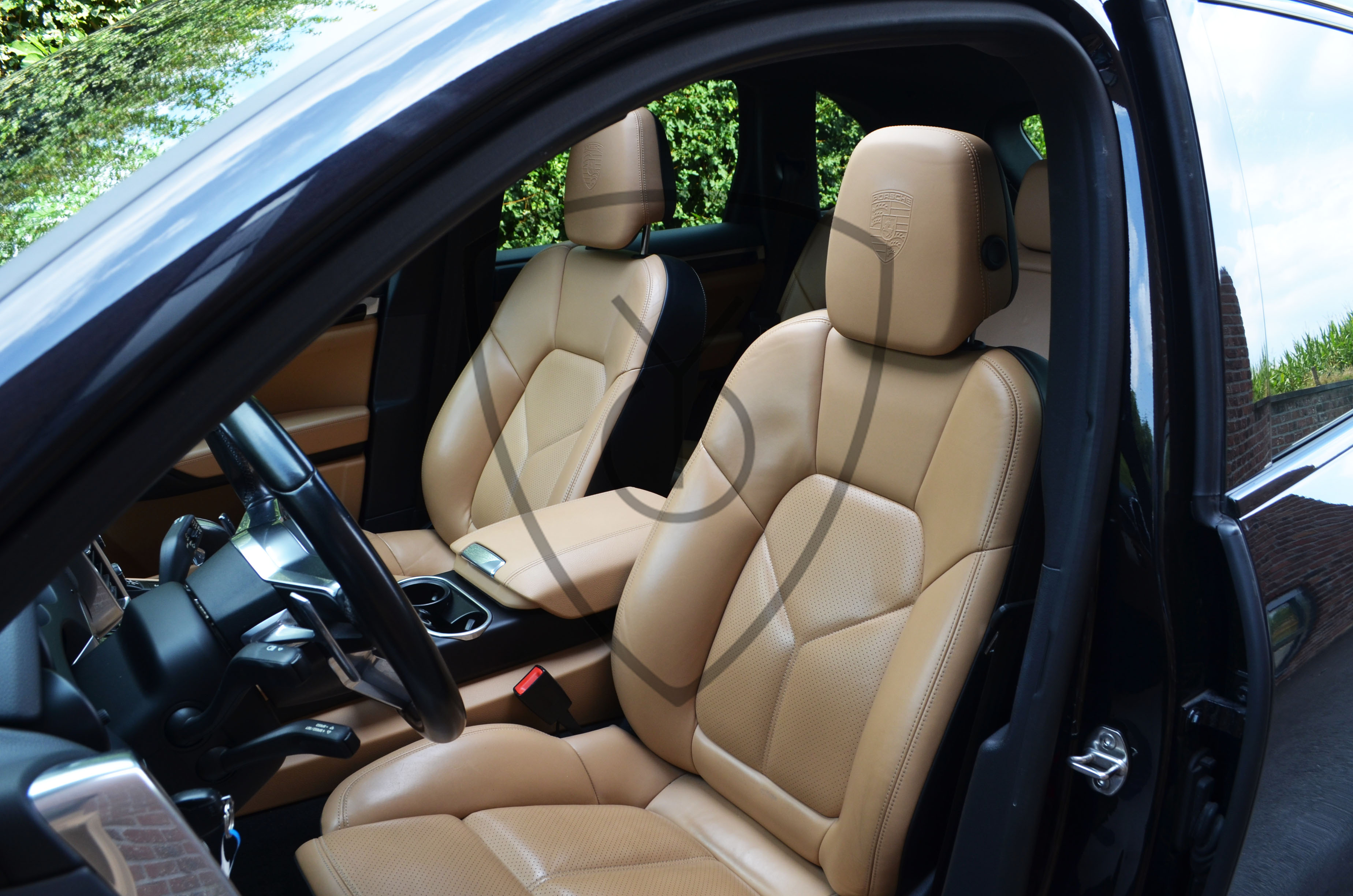 PORSCHE CAYENNE 3.0D PLATINIUM — image 10